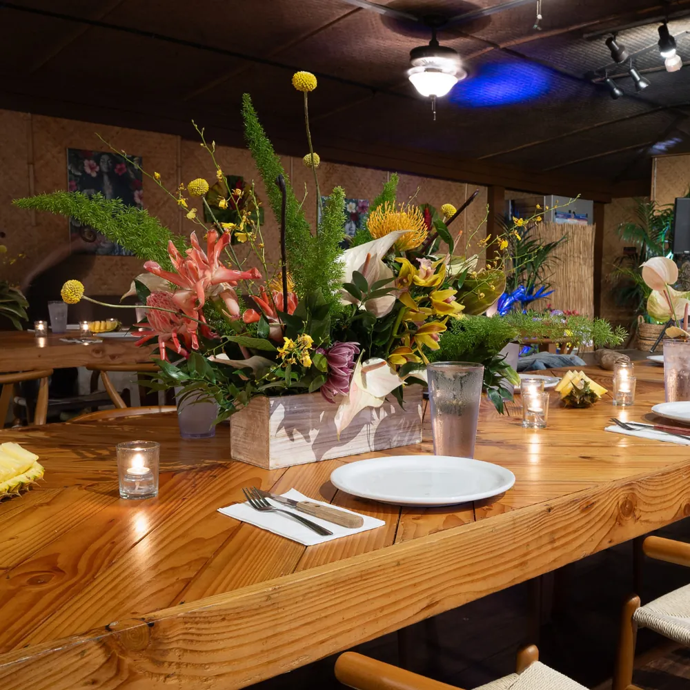 Hawaii Kauai dining table with wooden box floral centerpiece